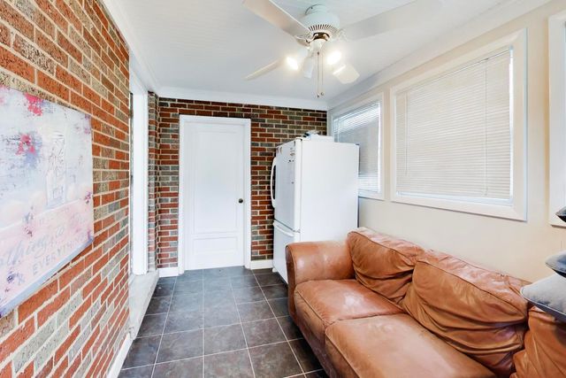 108 W Sunset Road, Mount Prospect, IL 60056