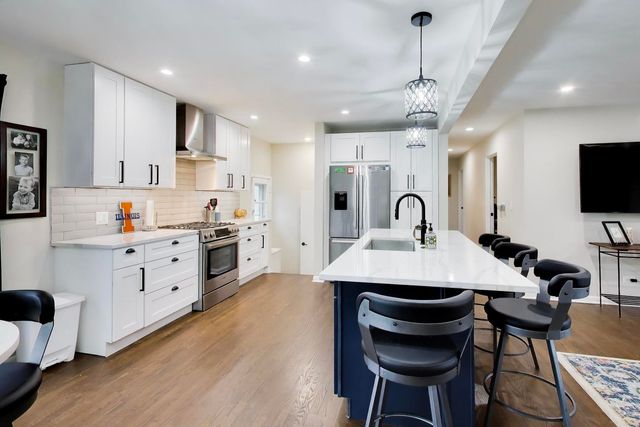 108 W Sunset Road, Mount Prospect, IL 60056