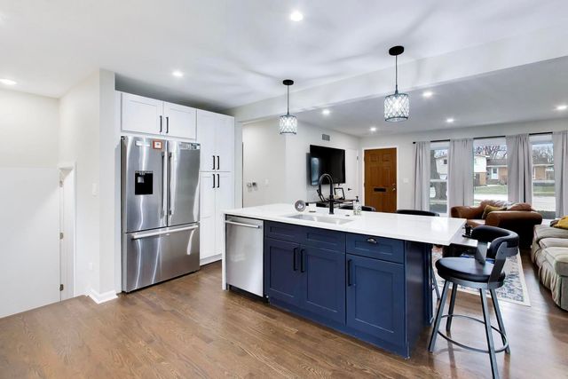 108 W Sunset Road, Mount Prospect, IL 60056