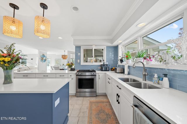 1260 Arrowhead Drive, Crossville, TN 38572