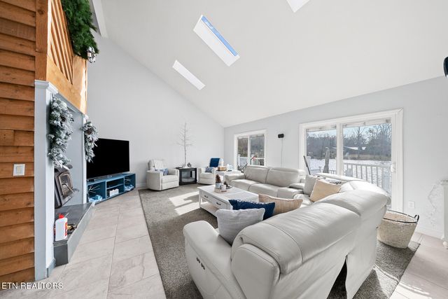 1260 Arrowhead Drive, Crossville, TN 38572