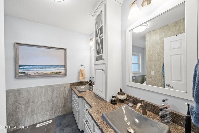 1260 Arrowhead Drive, Crossville, TN 38572