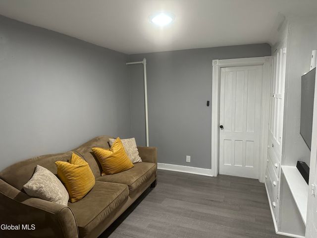 39 S Lake Avenue 1, Albany, NY 12203