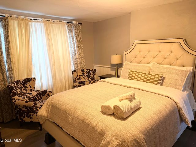 39 S Lake Avenue 1, Albany, NY 12203