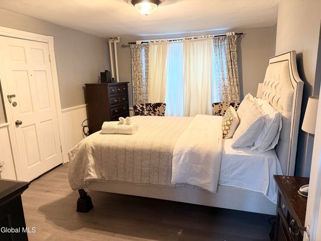 39 S Lake Avenue 1, Albany, NY 12203