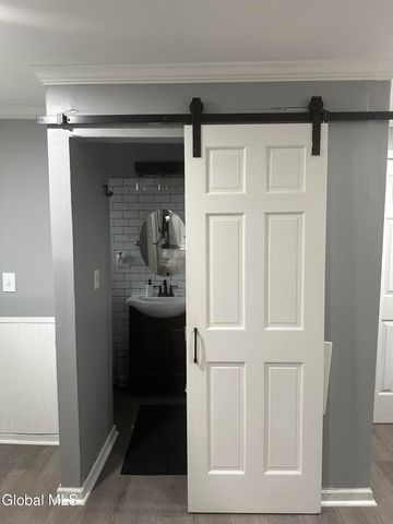 39 S Lake Avenue 1, Albany, NY 12203