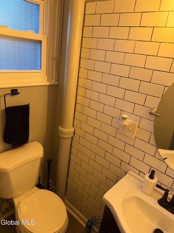 39 S Lake Avenue 1, Albany, NY 12203