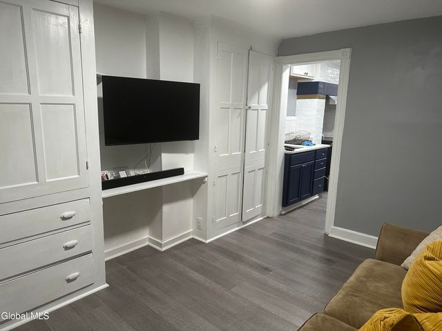 39 S Lake Avenue 1, Albany, NY 12203