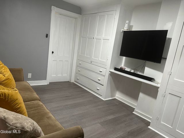 39 S Lake Avenue 1, Albany, NY 12203