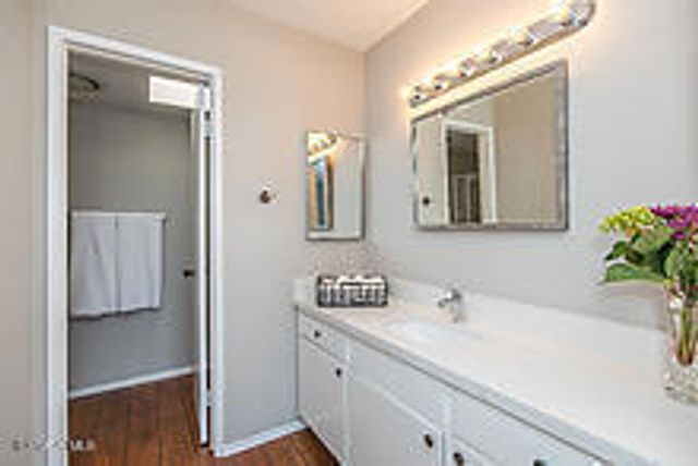 3709 Summershore Lane, Westlake Village, CA 91361