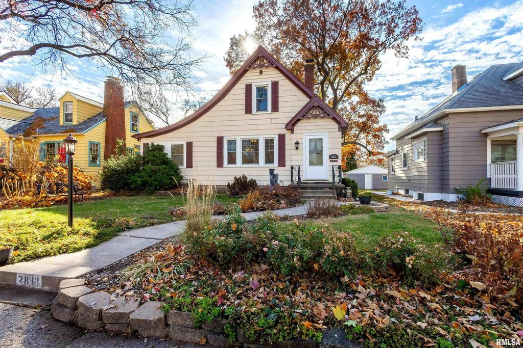 2811 E 18TH Street, Davenport, IA 52803