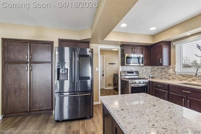 39117 Della Rosa Drive, Sterling Heights, MI 48313