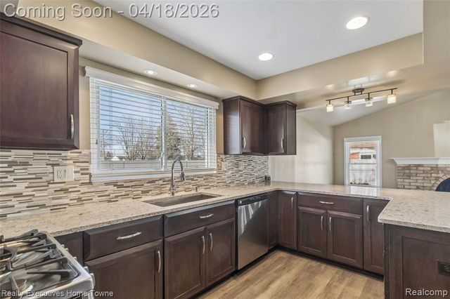 39117 Della Rosa Drive, Sterling Heights, MI 48313