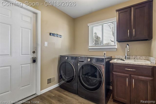 39117 Della Rosa Drive, Sterling Heights, MI 48313