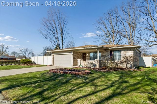 39117 Della Rosa Drive, Sterling Heights, MI 48313