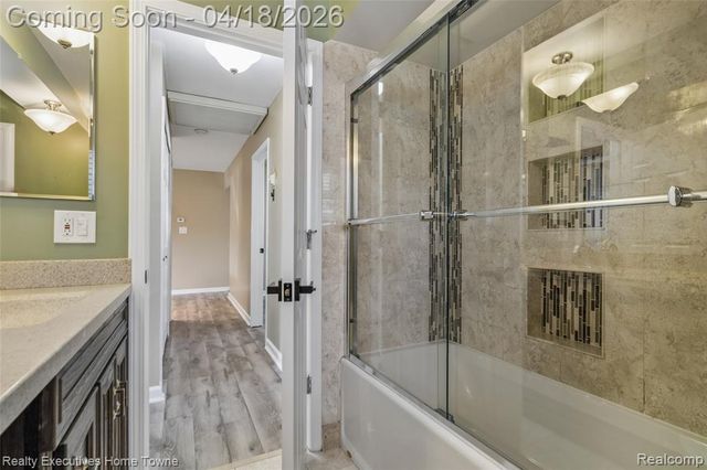 39117 Della Rosa Drive, Sterling Heights, MI 48313