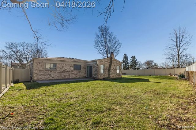 39117 Della Rosa Drive, Sterling Heights, MI 48313