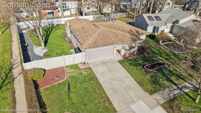 39117 Della Rosa Drive, Sterling Heights, MI 48313
