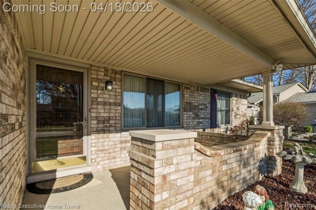 39117 Della Rosa Drive, Sterling Heights, MI 48313