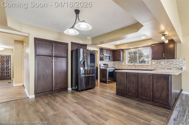 39117 Della Rosa Drive, Sterling Heights, MI 48313