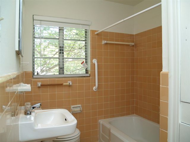 3206 Tom Green ST F, Austin, TX 78705