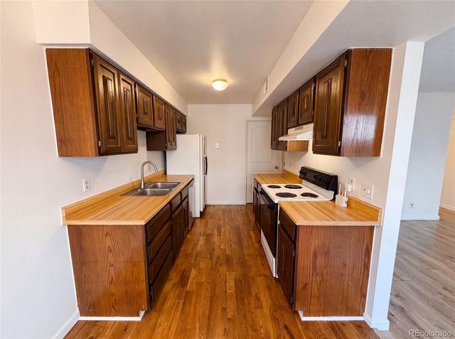 9867 Lane Street, Denver, CO 80260