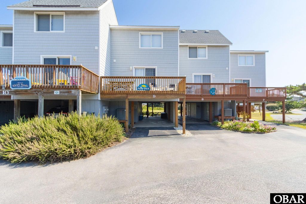 Image 33 of property listing at 131 Georgetown Sands Road, Duck, NC 27949