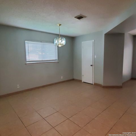 8243 Brisbane, Converse, TX 78109