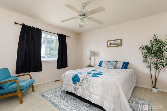 1859 SW Sunnyside Avenue, Oak Harbor, WA 98277