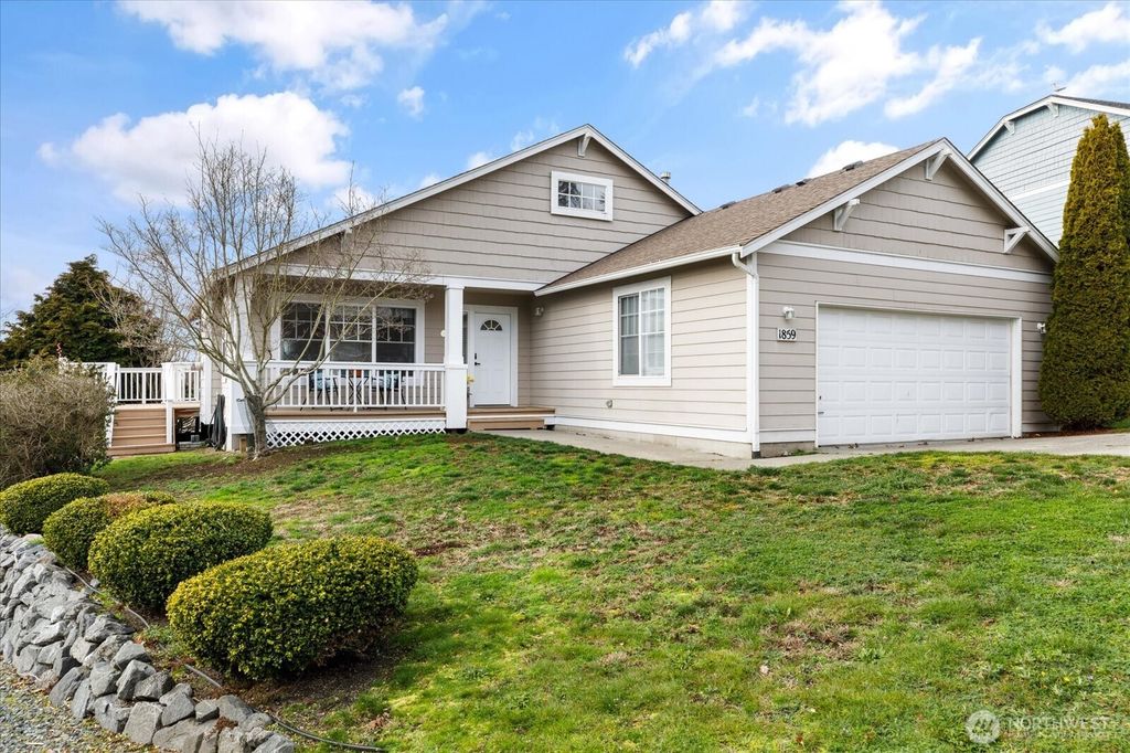 1859 SW Sunnyside Avenue, Oak Harbor, WA 98277