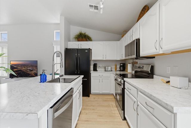 2250 E Deer Valley Road, Phoenix, AZ 85024