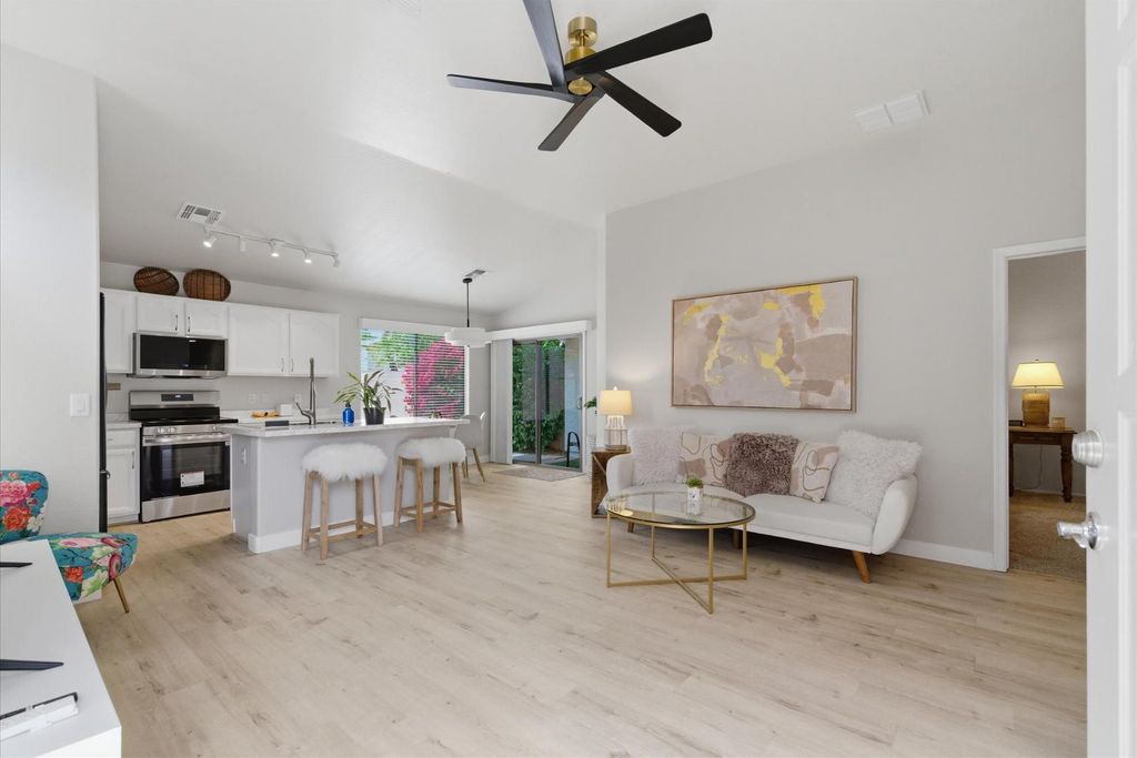 2250 E Deer Valley Road, Phoenix, AZ 85024