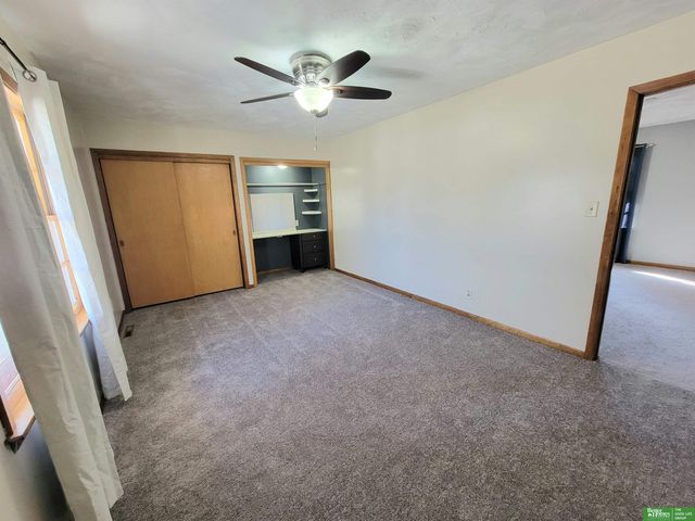 1006 E 12th Street, York, NE 68467