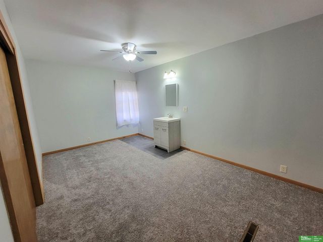 1006 E 12th Street, York, NE 68467