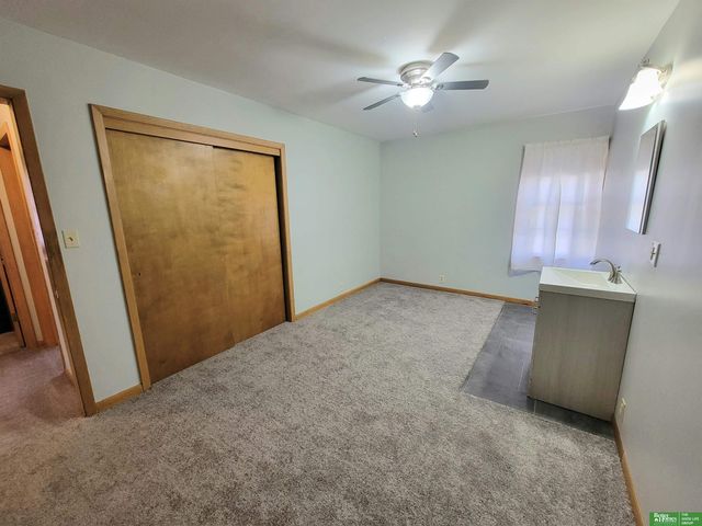 1006 E 12th Street, York, NE 68467