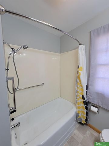 1006 E 12th Street, York, NE 68467