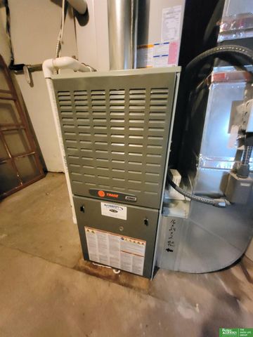 1006 E 12th Street, York, NE 68467