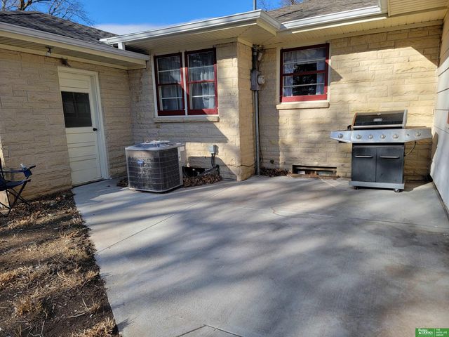 1006 E 12th Street, York, NE 68467