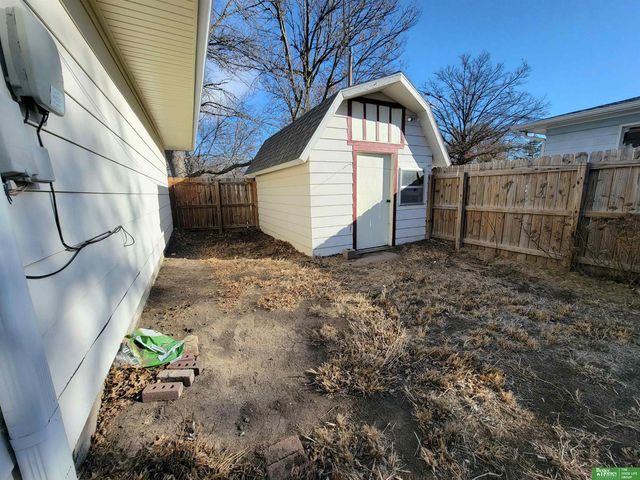 1006 E 12th Street, York, NE 68467