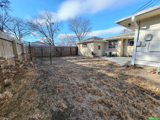 1006 E 12th Street, York, NE 68467