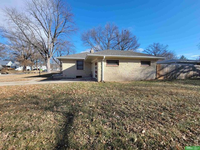 1006 E 12th Street, York, NE 68467