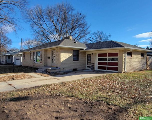 1006 E 12th Street, York, NE 68467