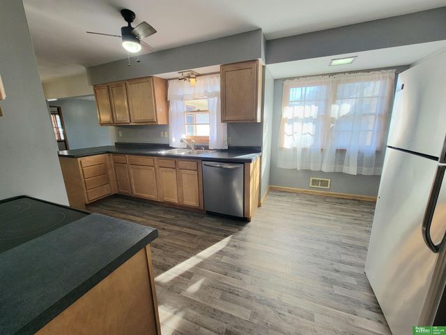 1006 E 12th Street, York, NE 68467