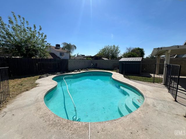 5500 Post Street, Bakersfield, CA 93307