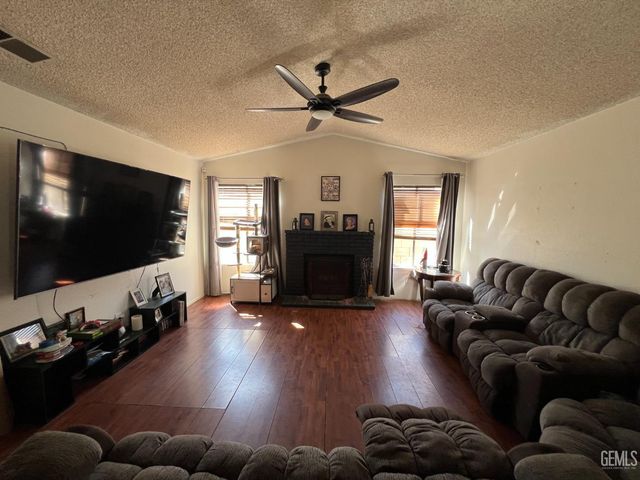 5500 Post Street, Bakersfield, CA 93307