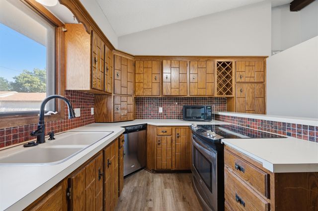 2945 S Chase Ave, Wichita, KS 67217