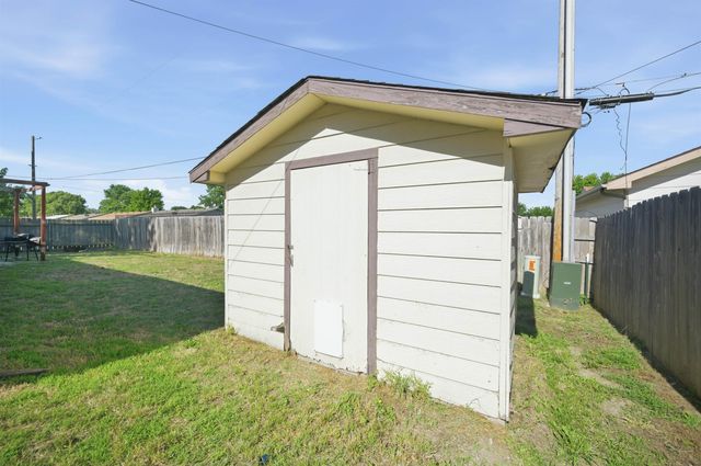 2945 S Chase Ave, Wichita, KS 67217