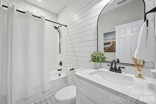 204 Price Street, Mount Holly, NC 28120