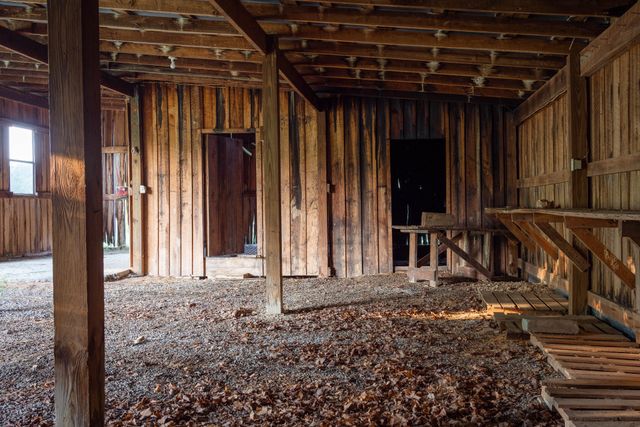 1125 Dawson Road, White Bluff, TN 37187
