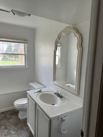 1716 Rogers Avenue, Mchenry, IL 60050